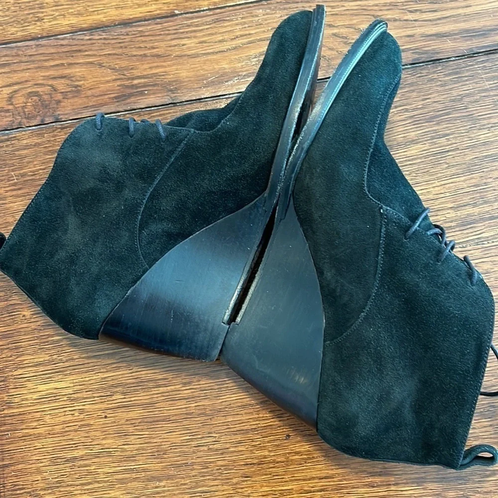 Robert Clergerie Black Suede Wedge Lace Up Pointy Toe Bootie 37.5 / 7.5.